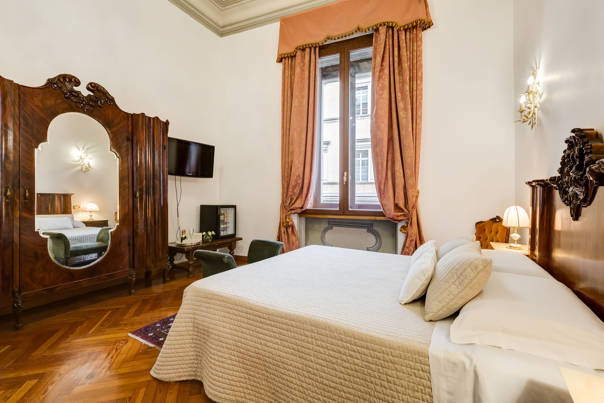 Фото Affreschi Su Roma Luxury B&b