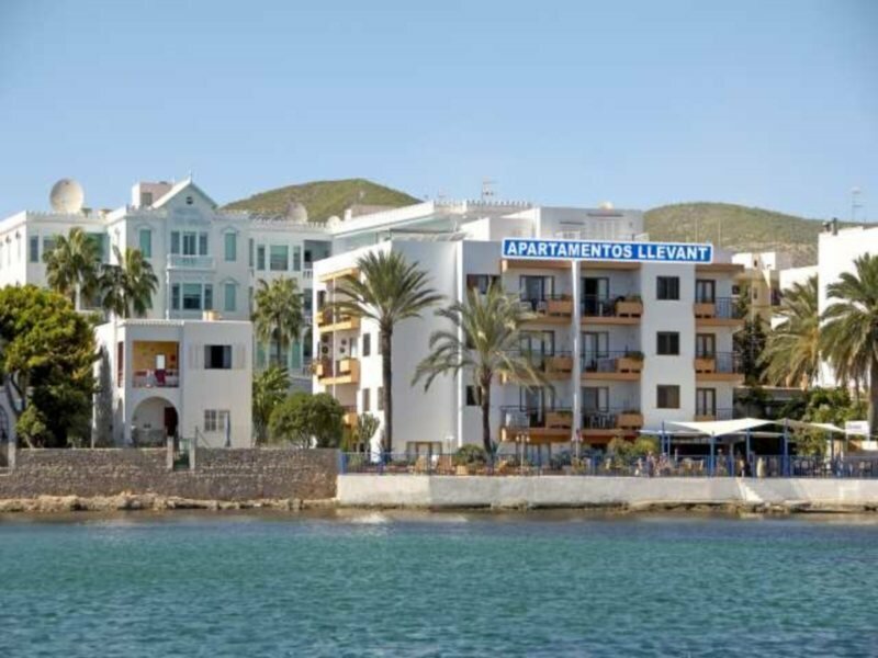 Фото Apartamentos Llevant