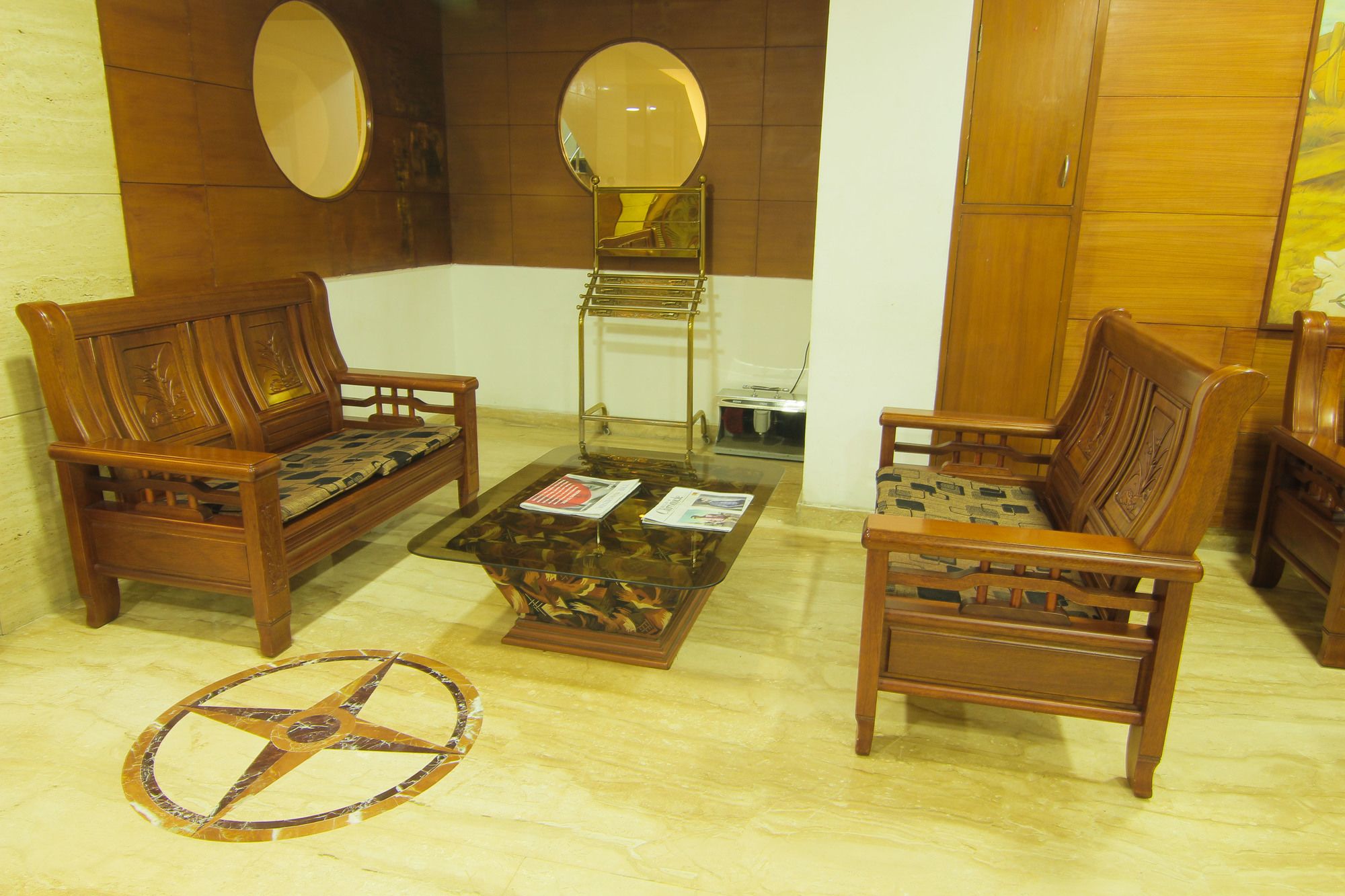 Фото Maple Tree Hotels