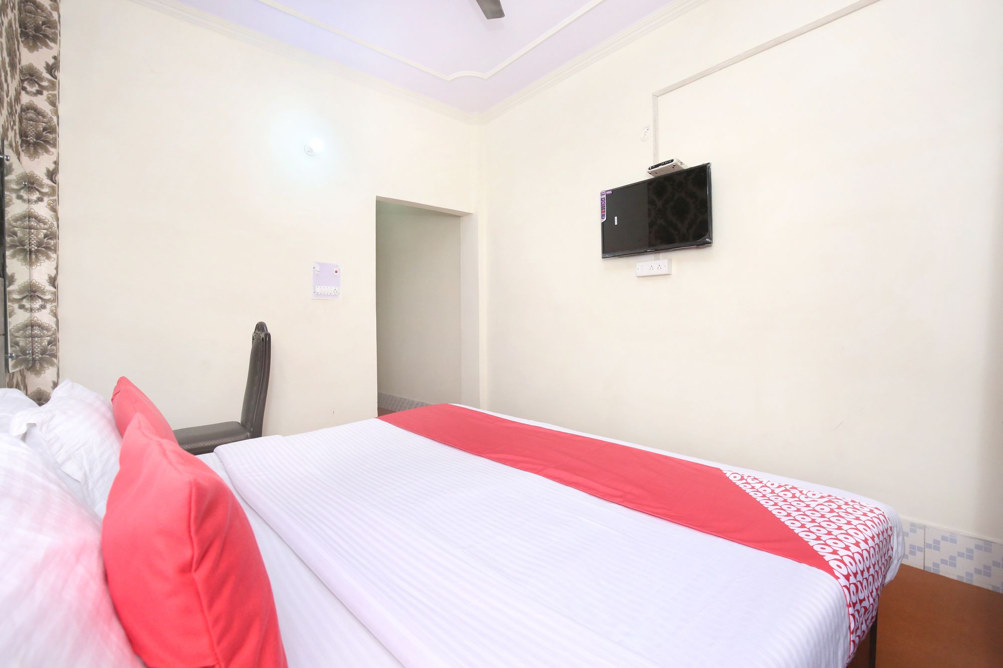 Фото Oyo 10376 Hotel Golden Inn