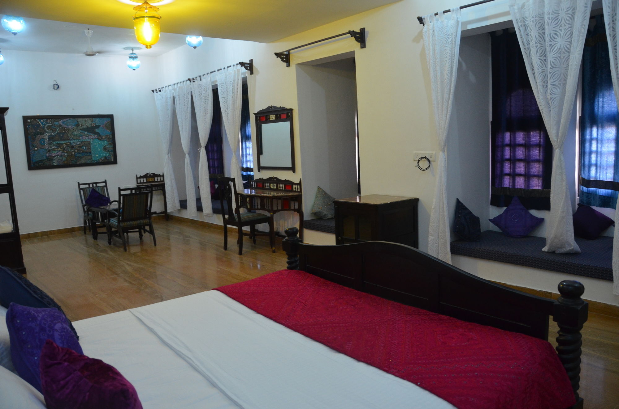 Фото The Golden House