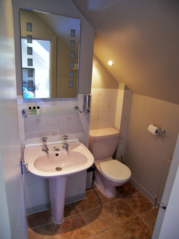 Фото Rosemount Hotel