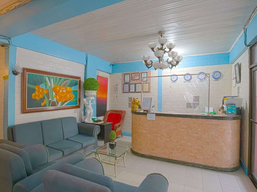 Фото Oyo 749 La Maria Pension And Tourist Inn Hotel