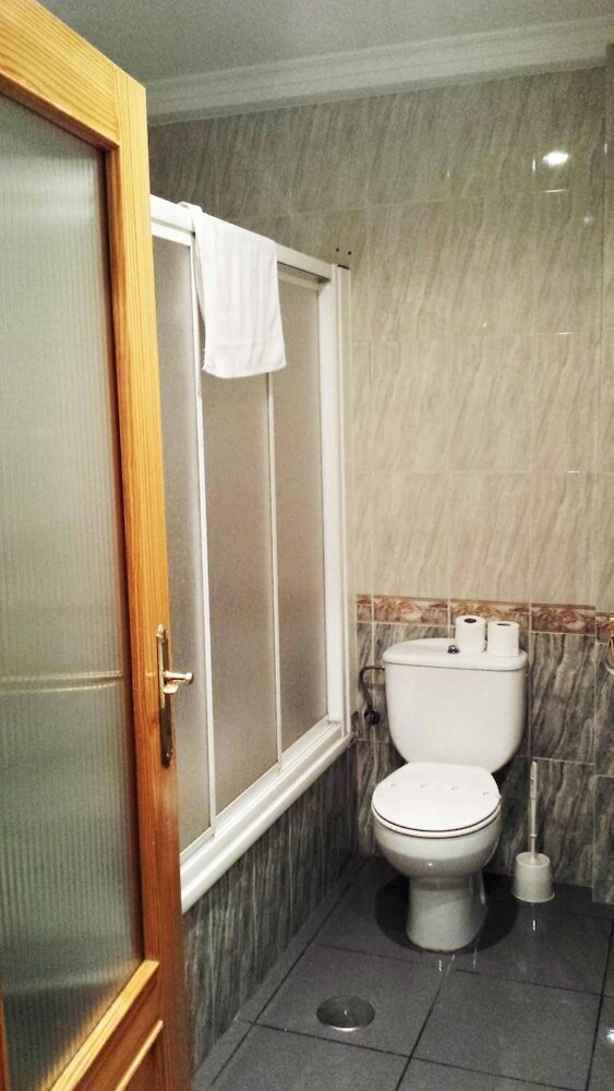 Фото Hostal Valdepeñas by Bossh Hotels