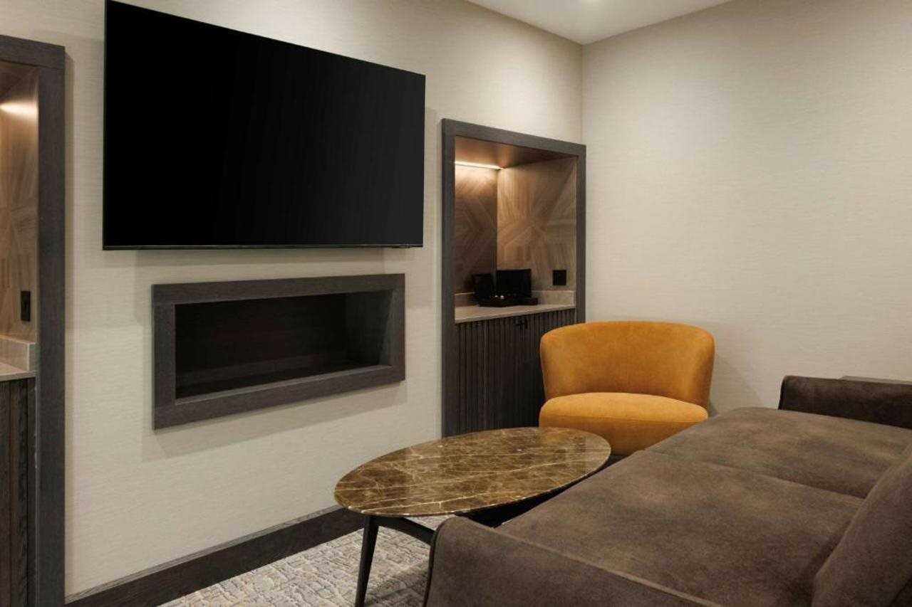 Фото DoubleTree by Hilton London - Victoria