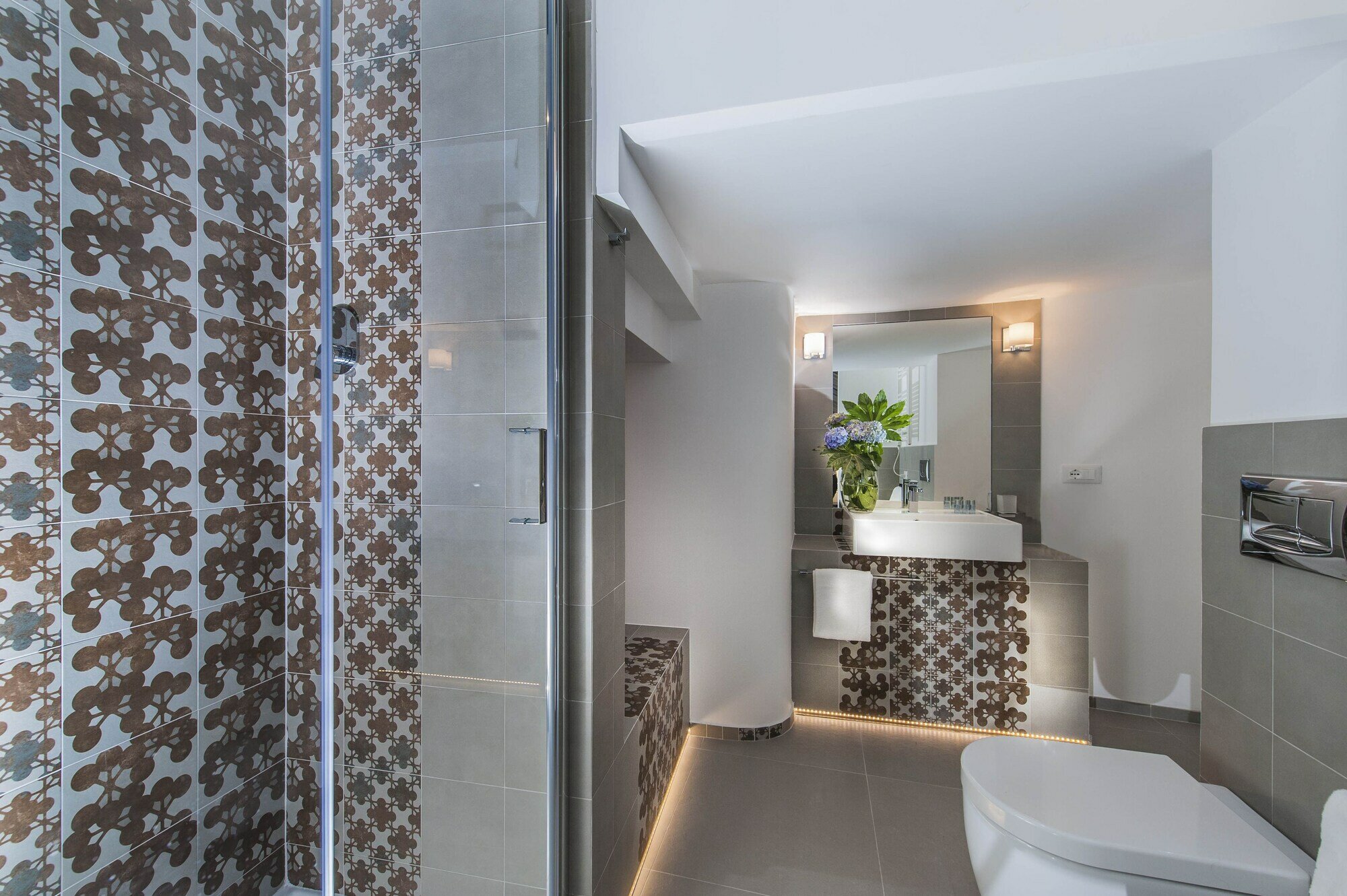 Фото First Floor