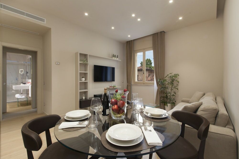 Фото Oriana Suites Verona