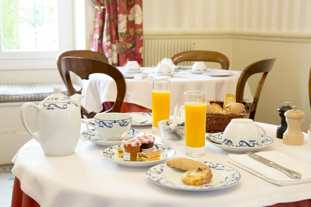 Фото Hôtel La Villa Fleurie