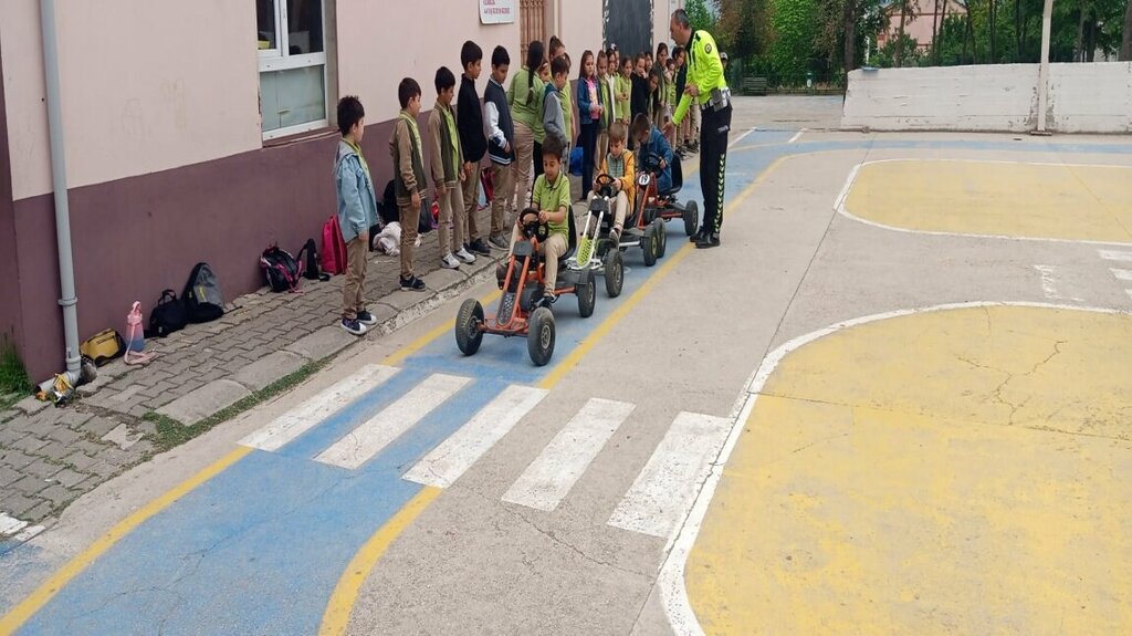 Primary school 75th Year Middle School, Pamukova, photo