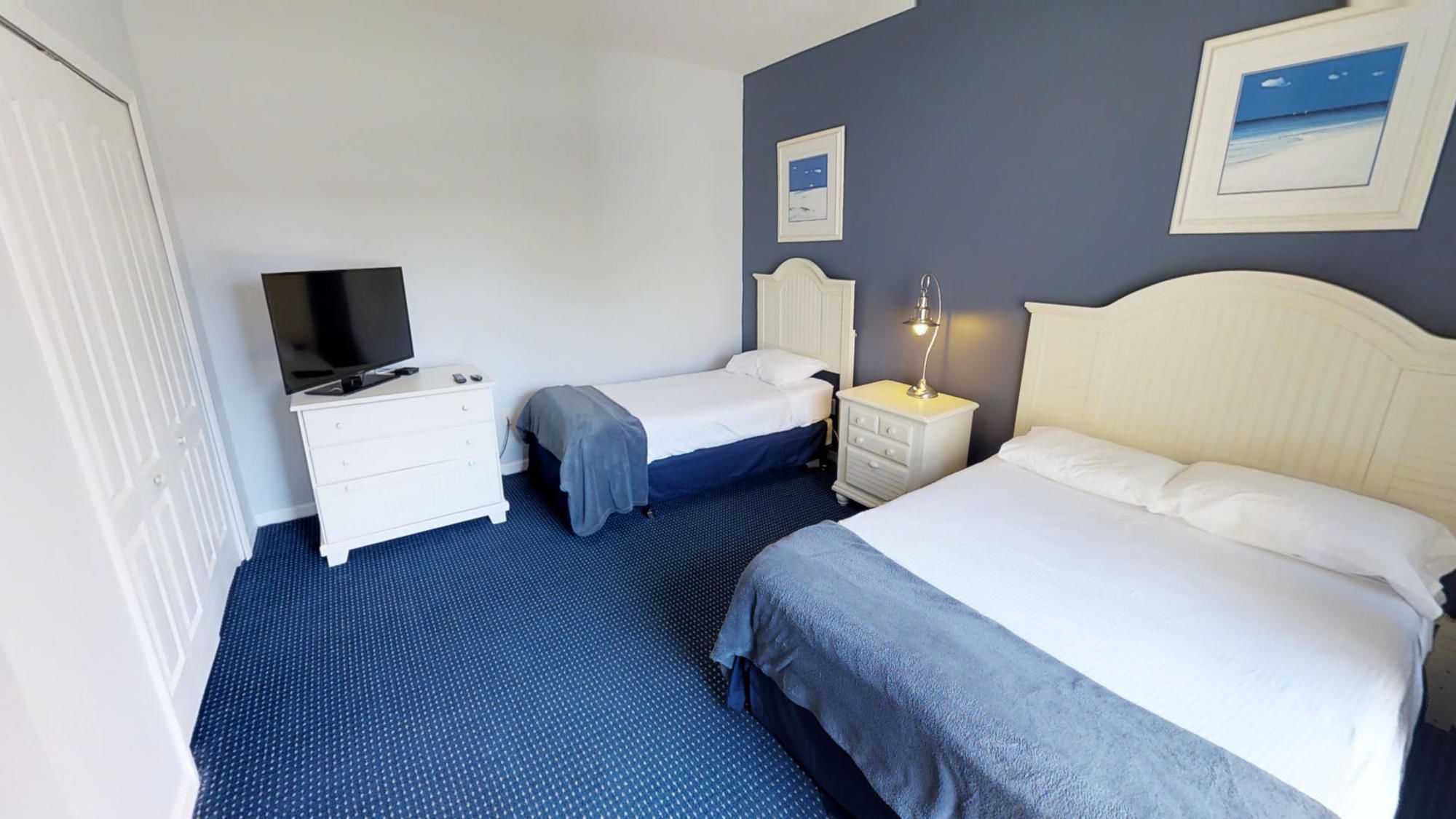 Фото Runaway Beach Club Resort