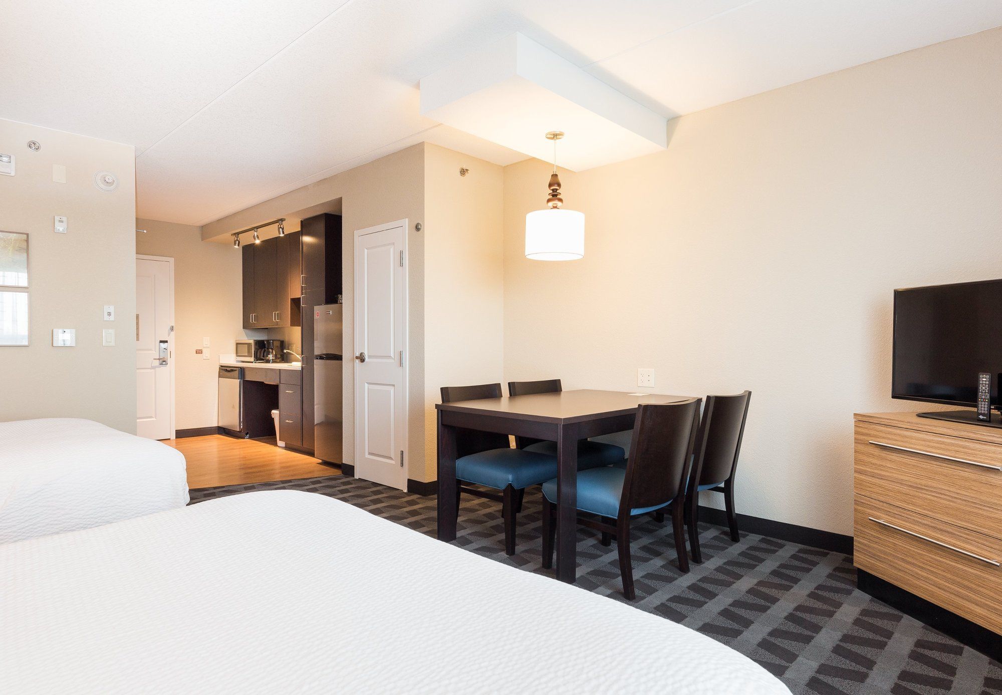 Фото TownePlace Suites by Marriott Edmonton South
