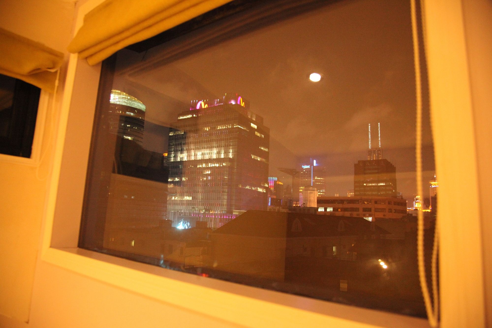 Фото Fish Inn Shanghai East Nanjing Road