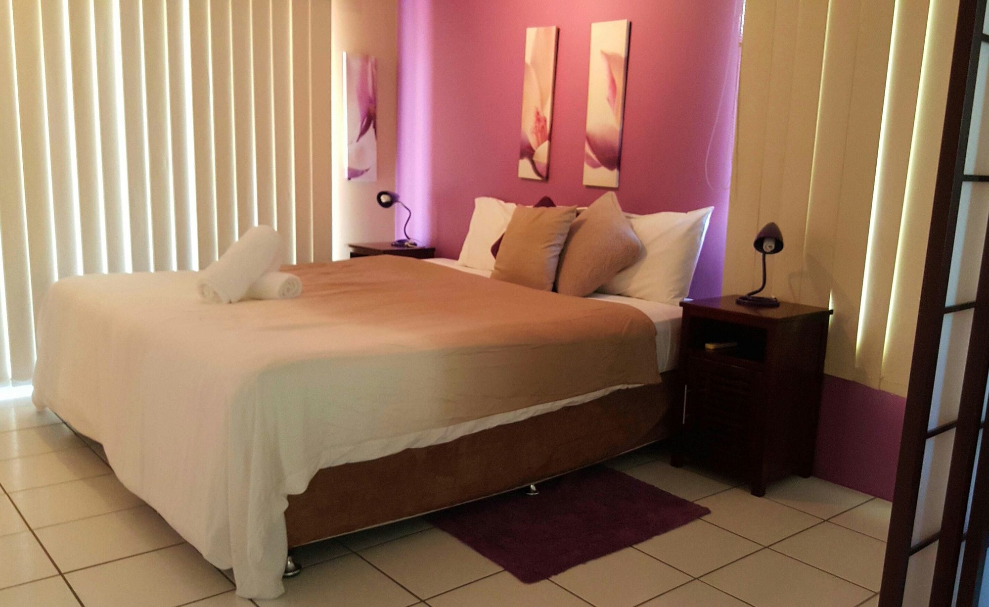 Фото Golden Sands Beachfront Apartment Resort