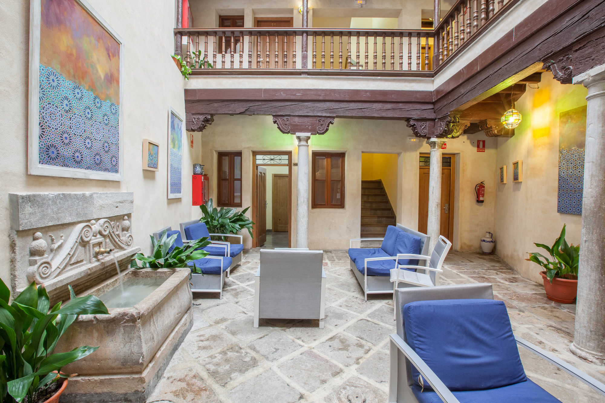 Фото Hotel Mercader de Sedas