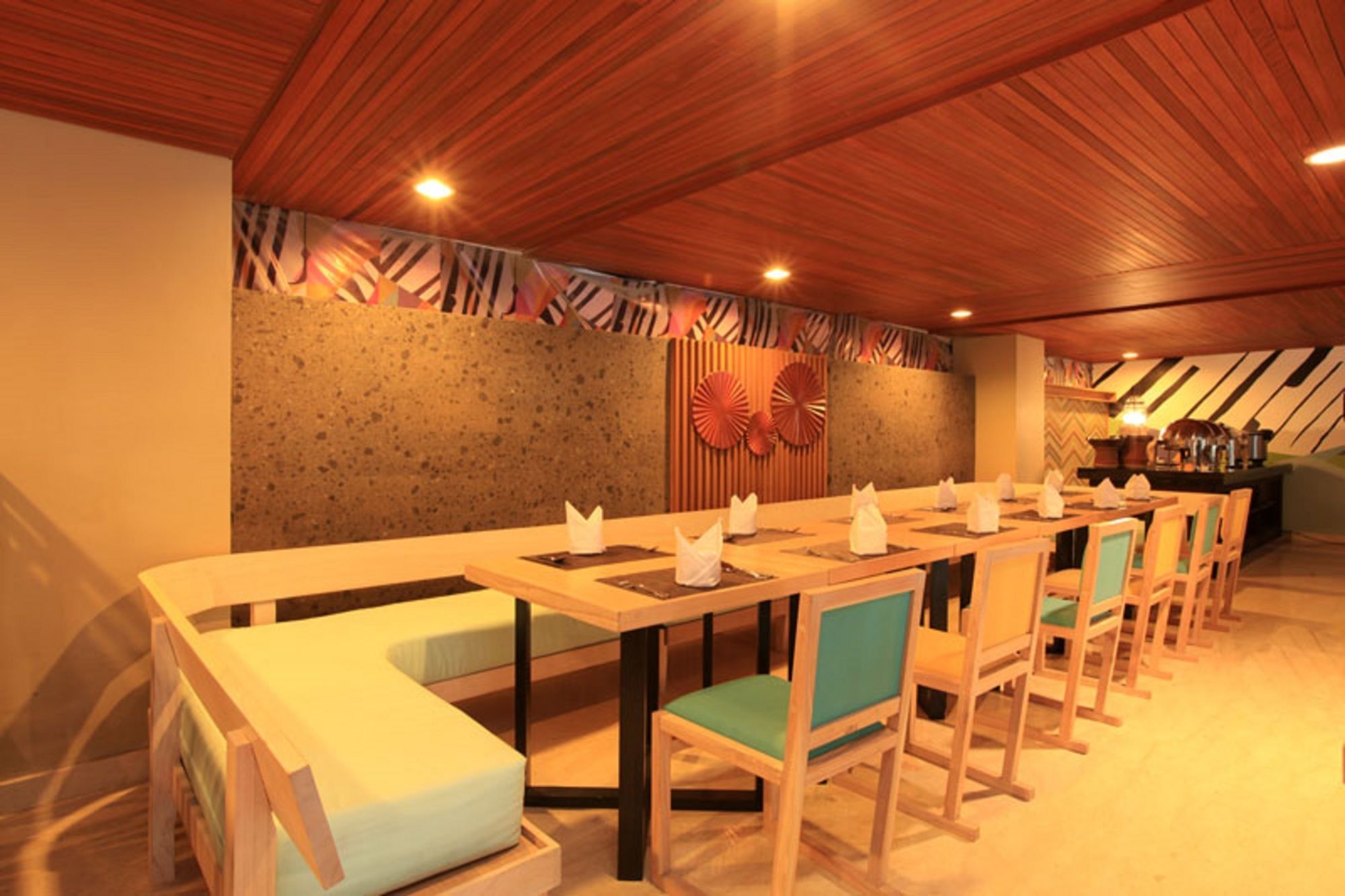 Фото Bedrock Hotel