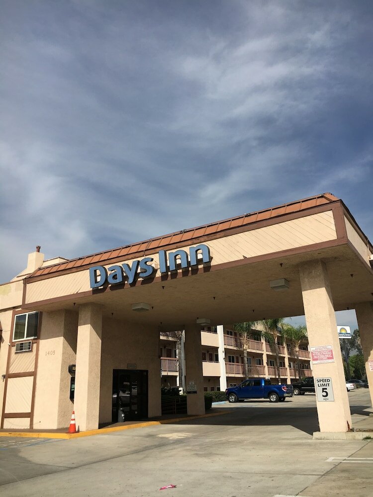 Фото Days Inn by Wyndham Ontario Airport