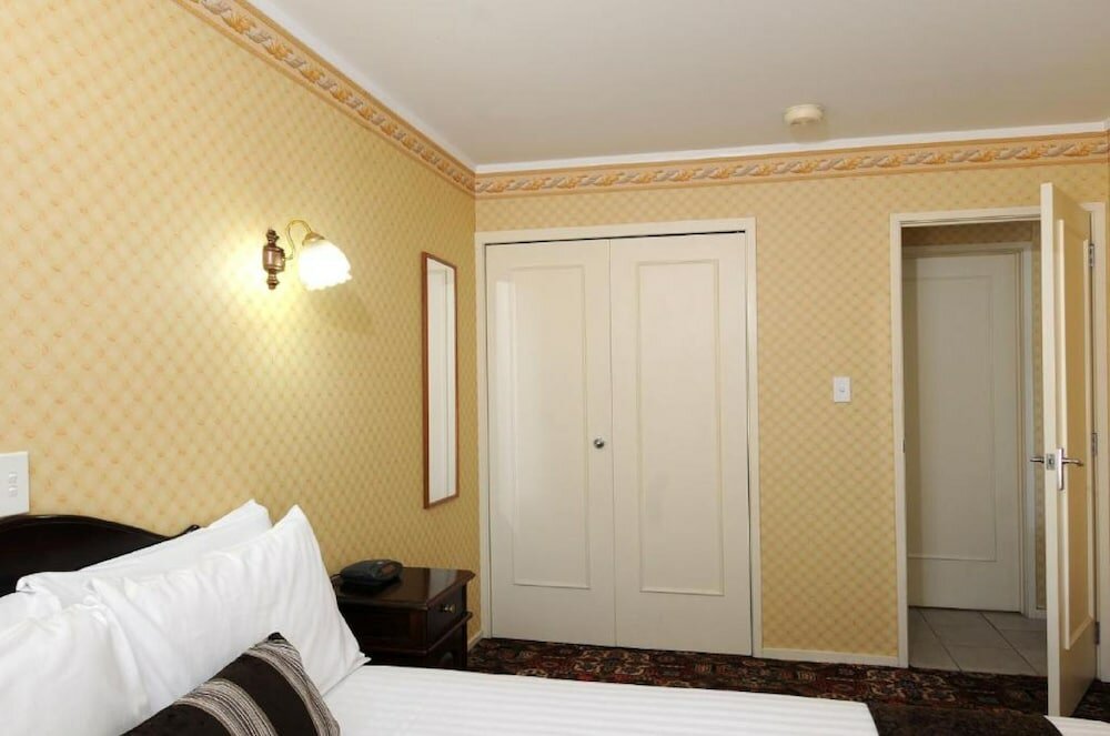 Фото The Surrey Hotel