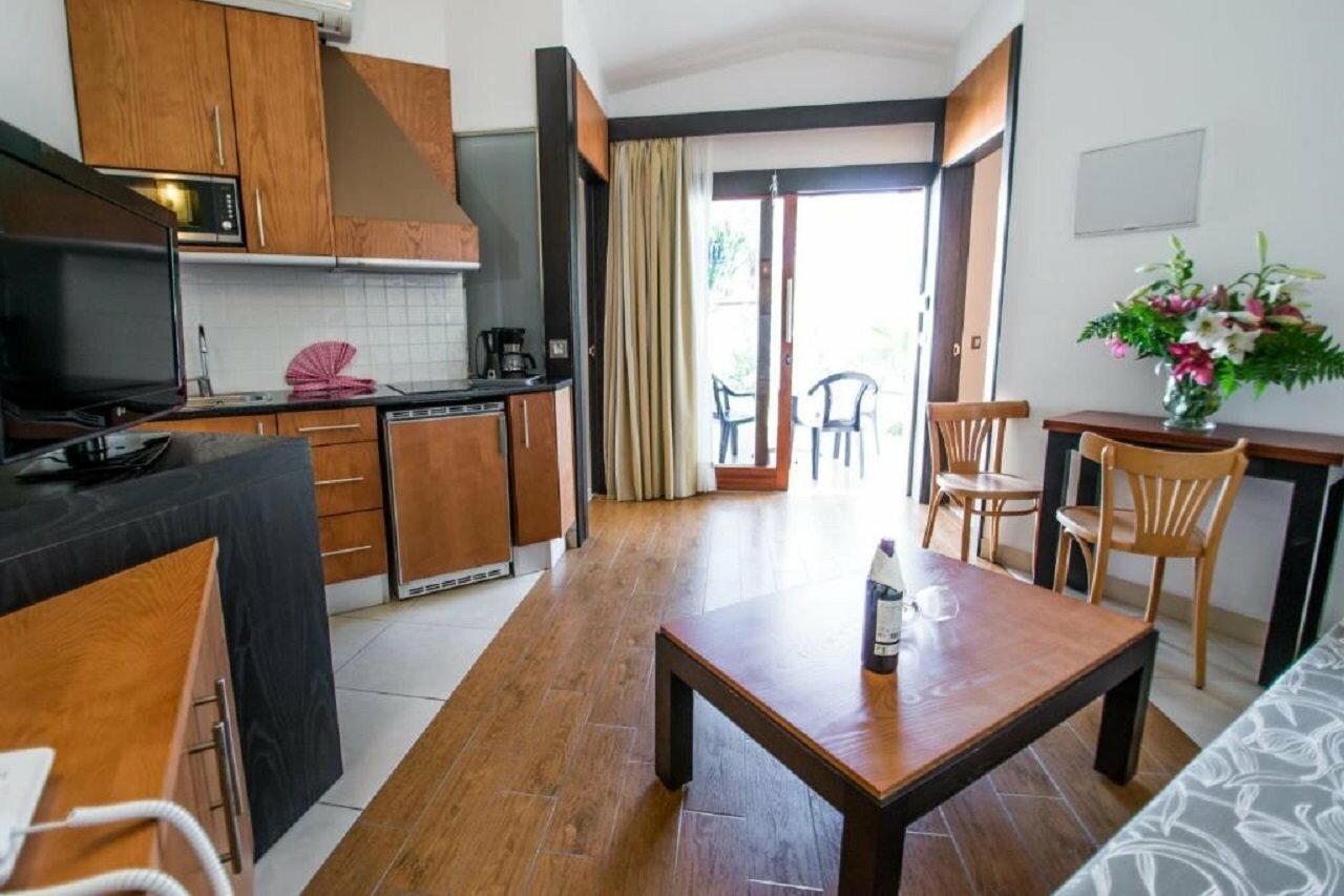 Фото Отель Hl Miraflor Suites