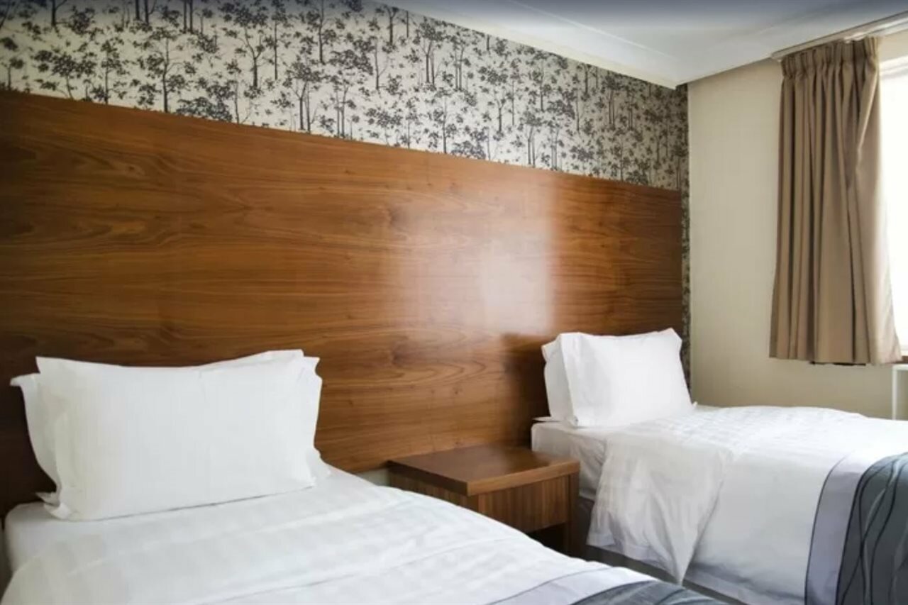 Фото The New London Carlton Hotel & Service Apartments