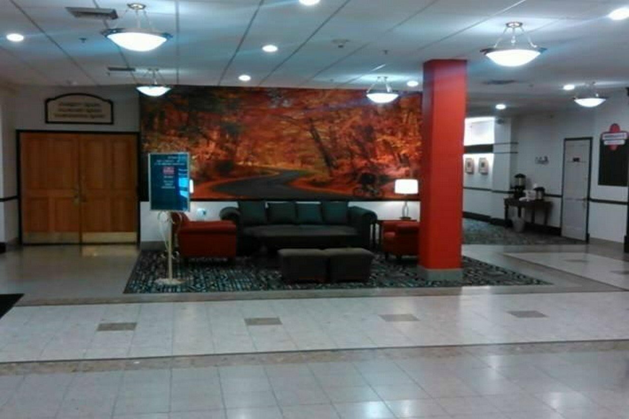 Фото Ramada by Wyndham Cumberland Downtown