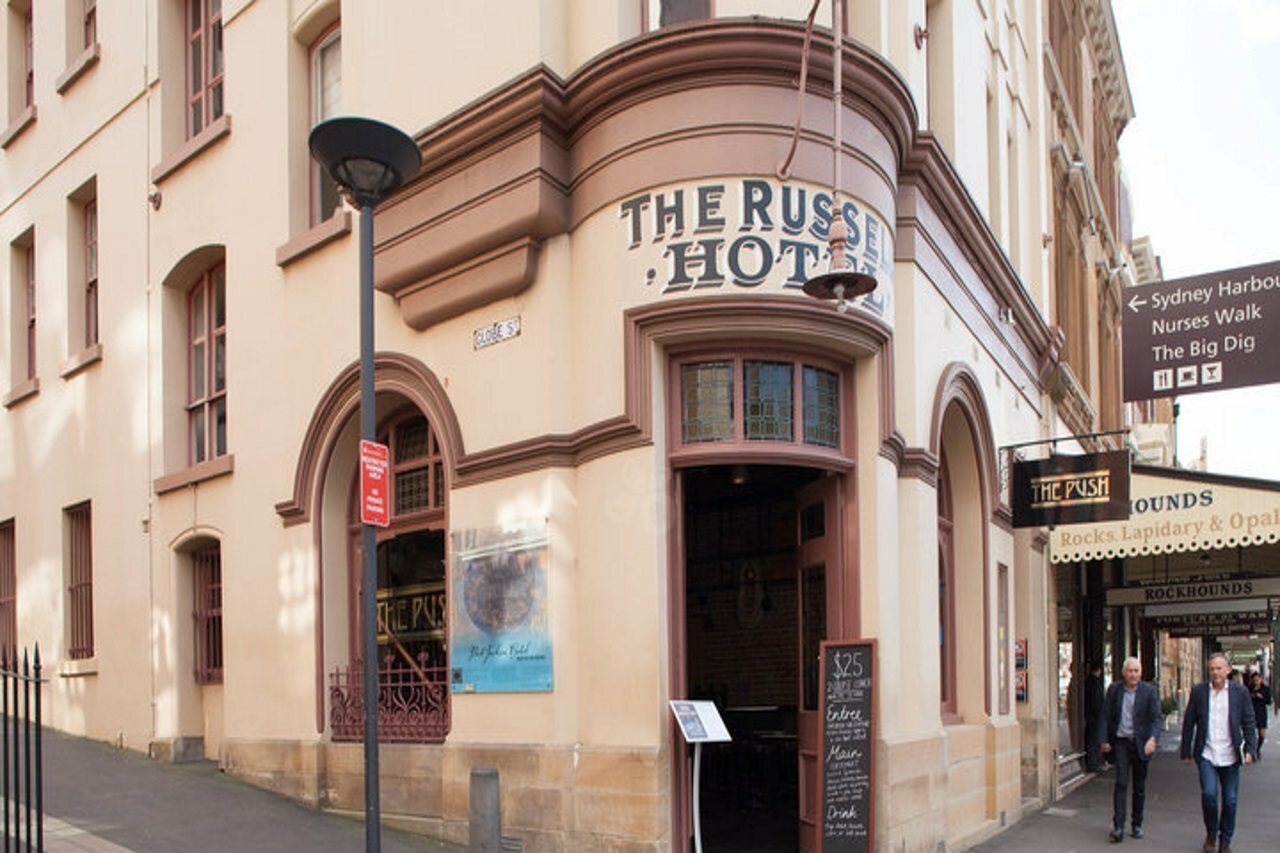 Фото The Russell Boutique Hotel