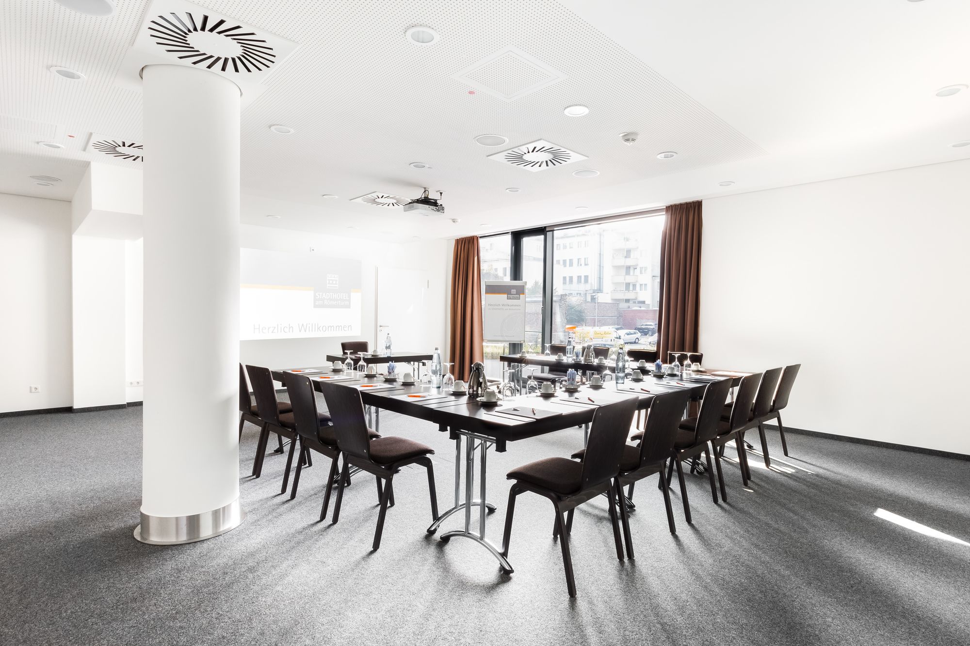 Фото Stadthotel am Römerturm