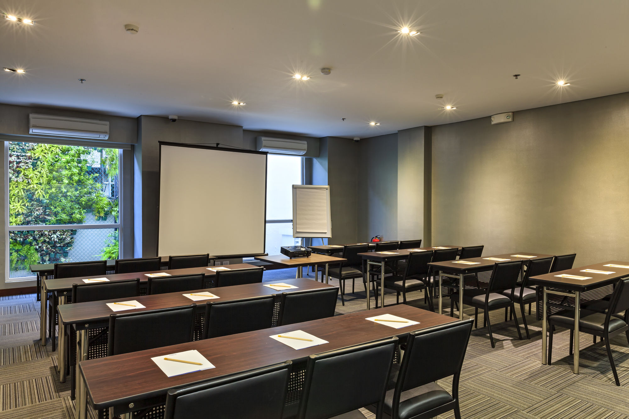 Фото Microtel by Wyndham Acropolis