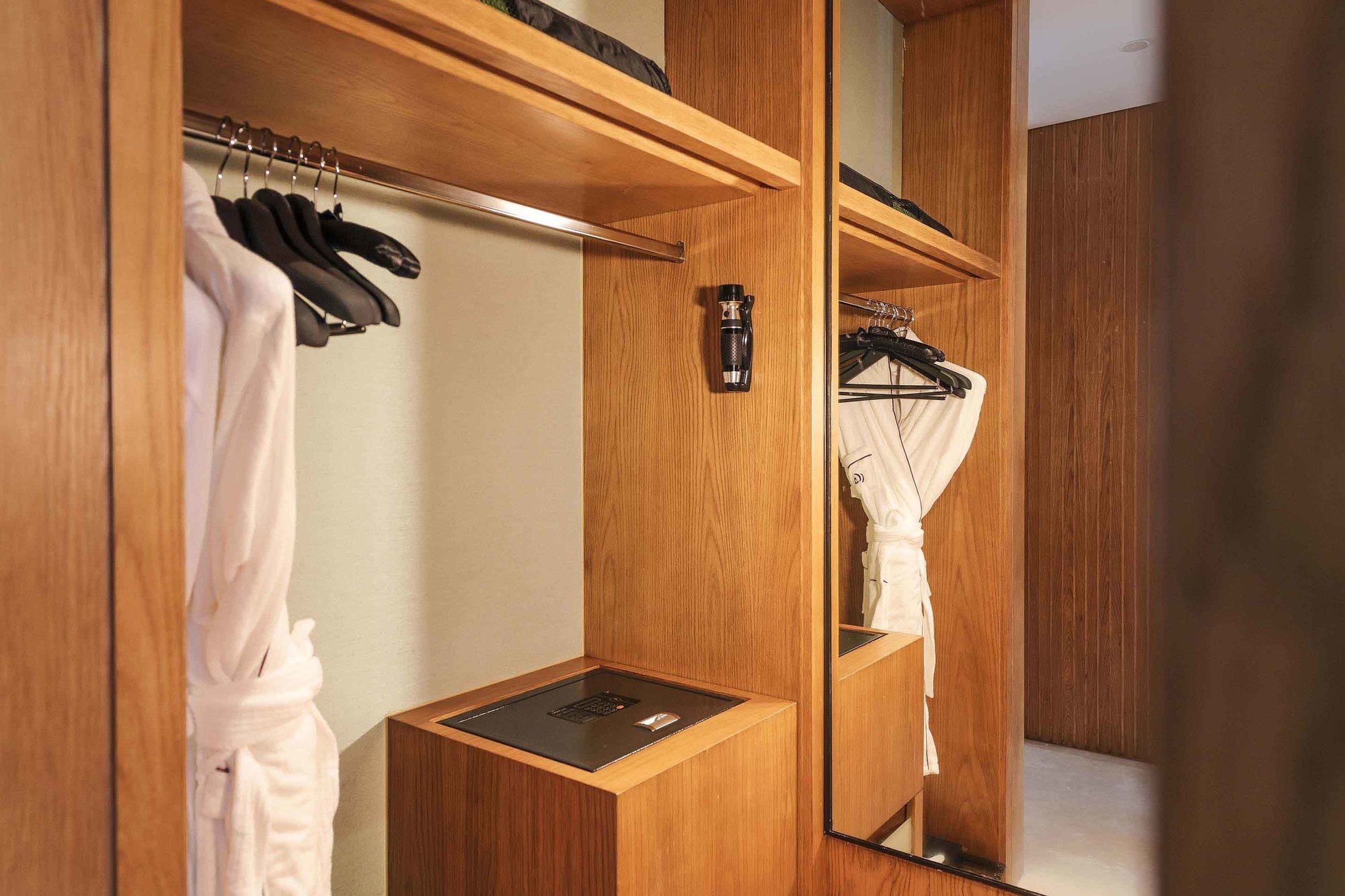 Фото West Lake State Guest House