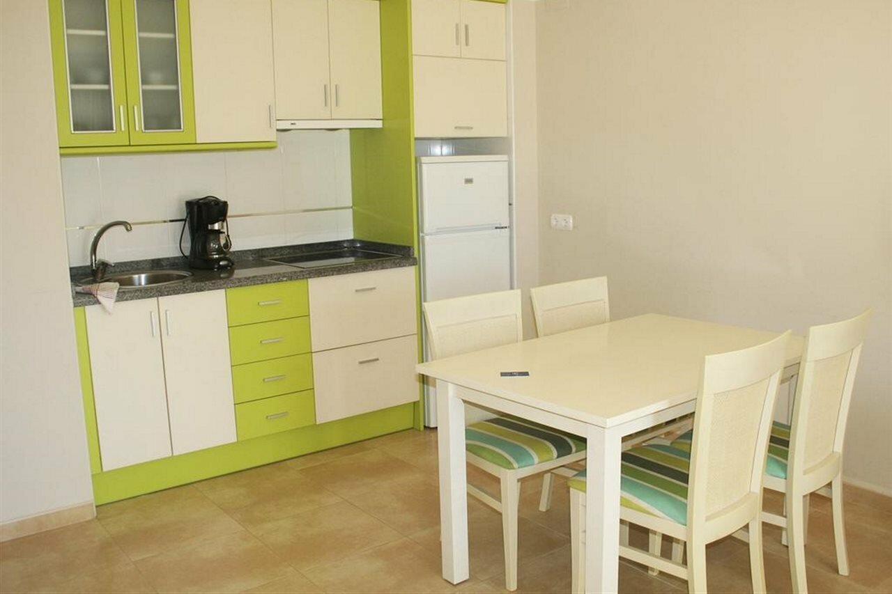 Фото Apartamentos Esmeralda