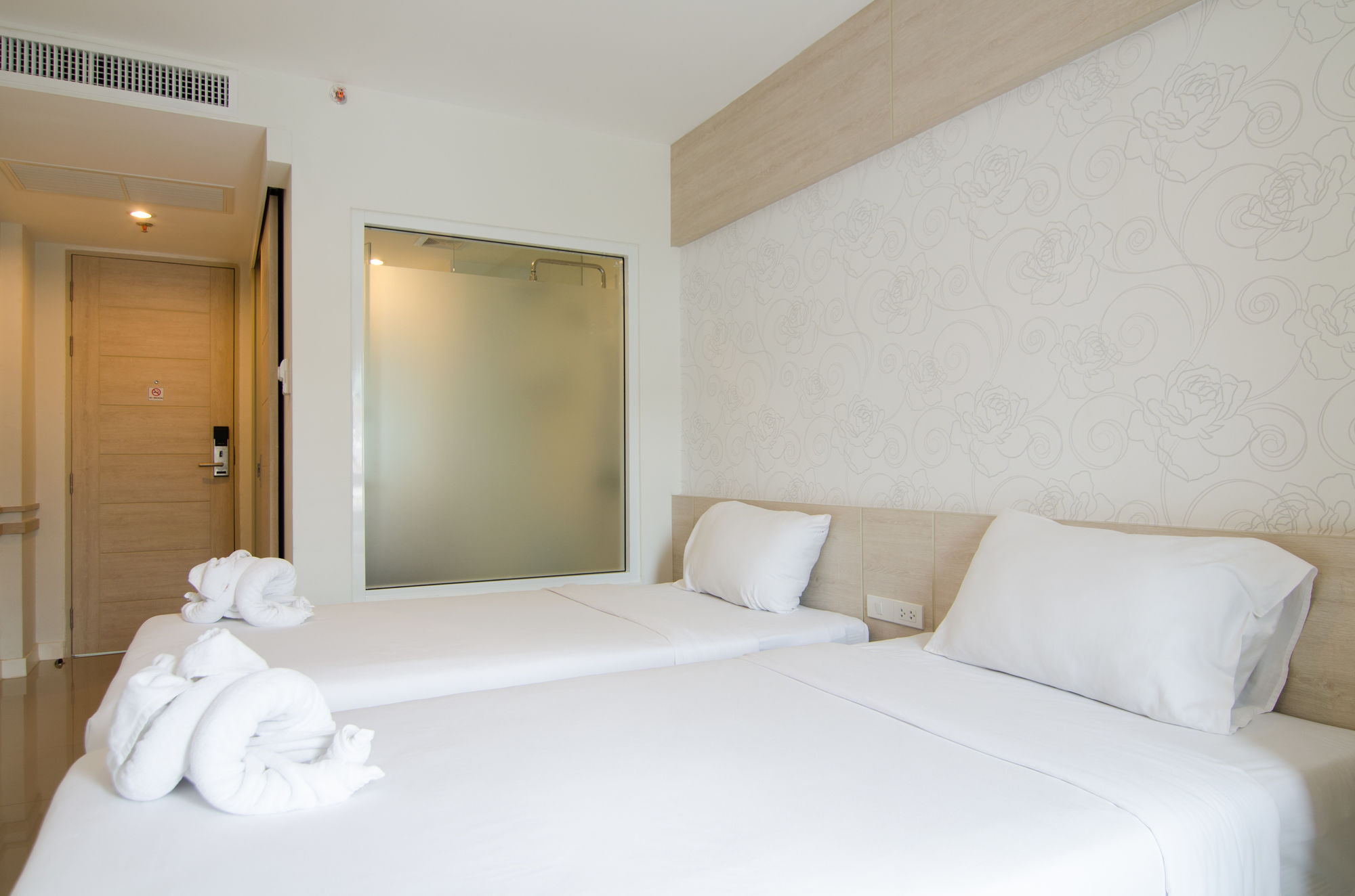 Фото Mirage Express Patong Phuket Hotel