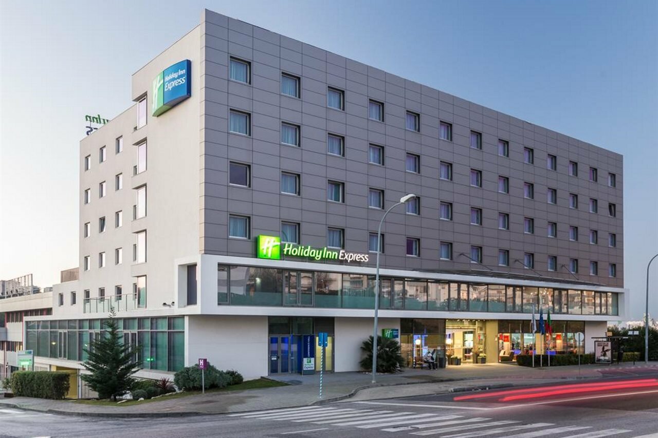 Фото Holiday Inn Express Lisbon Alfragide, an Ihg Hotel