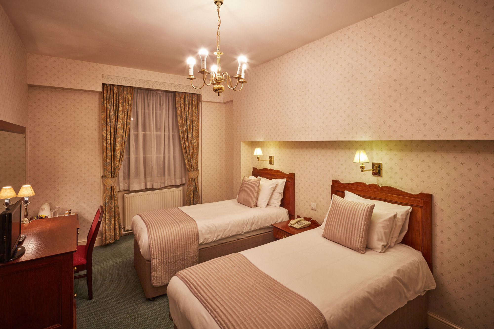 Фото The Diplomat Hotel