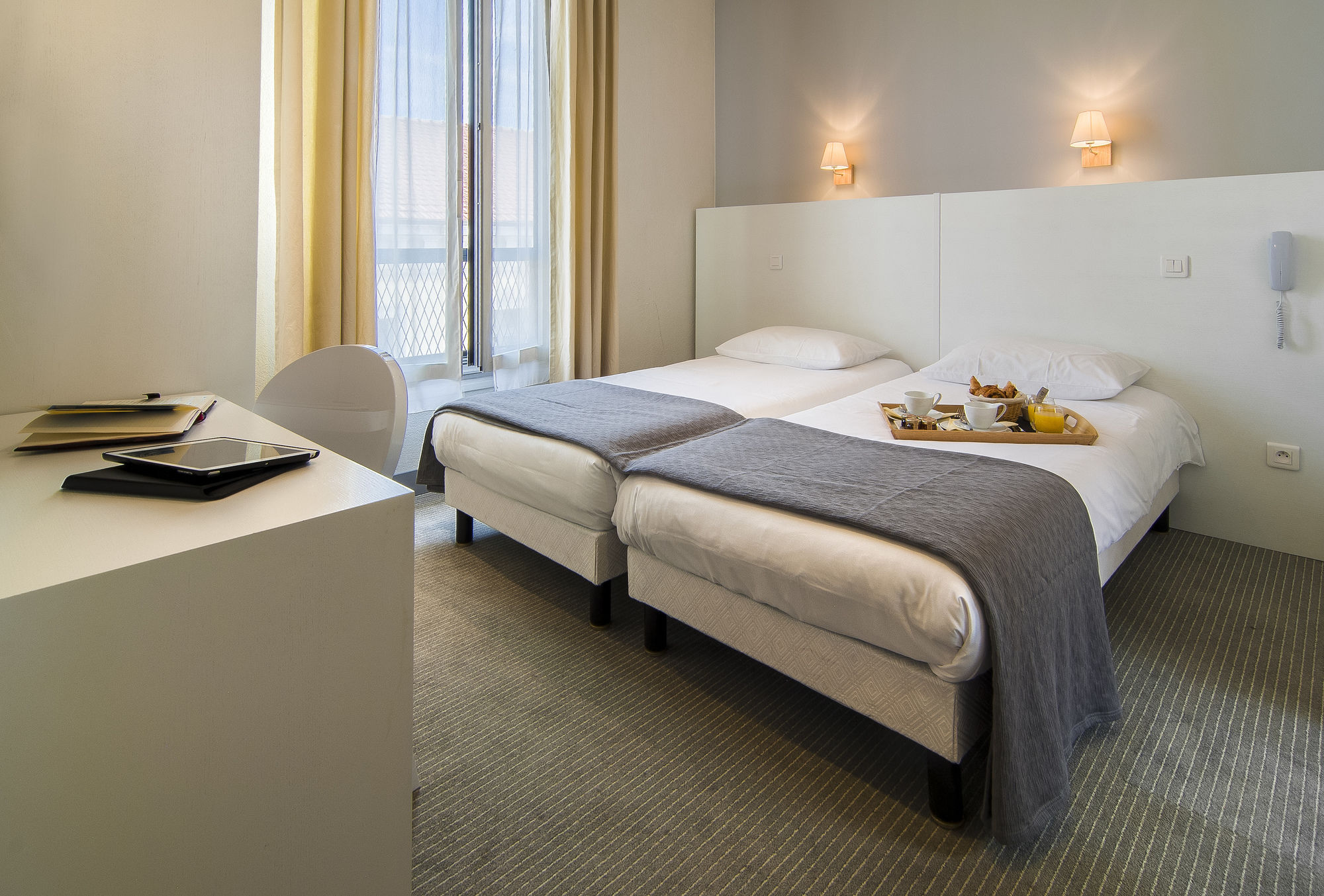 Фото отеля 2