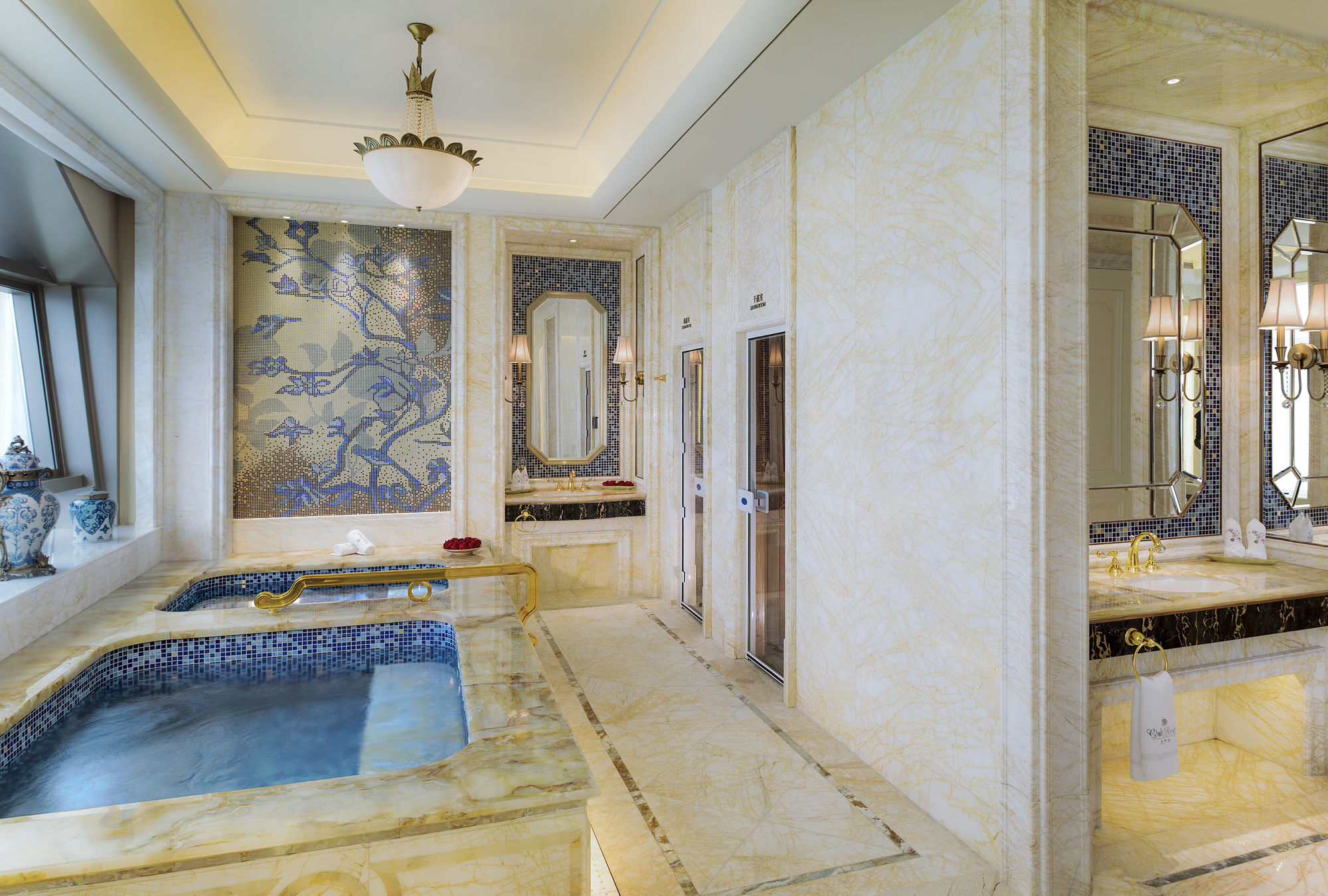 Фото Wanda Reign Wuhan