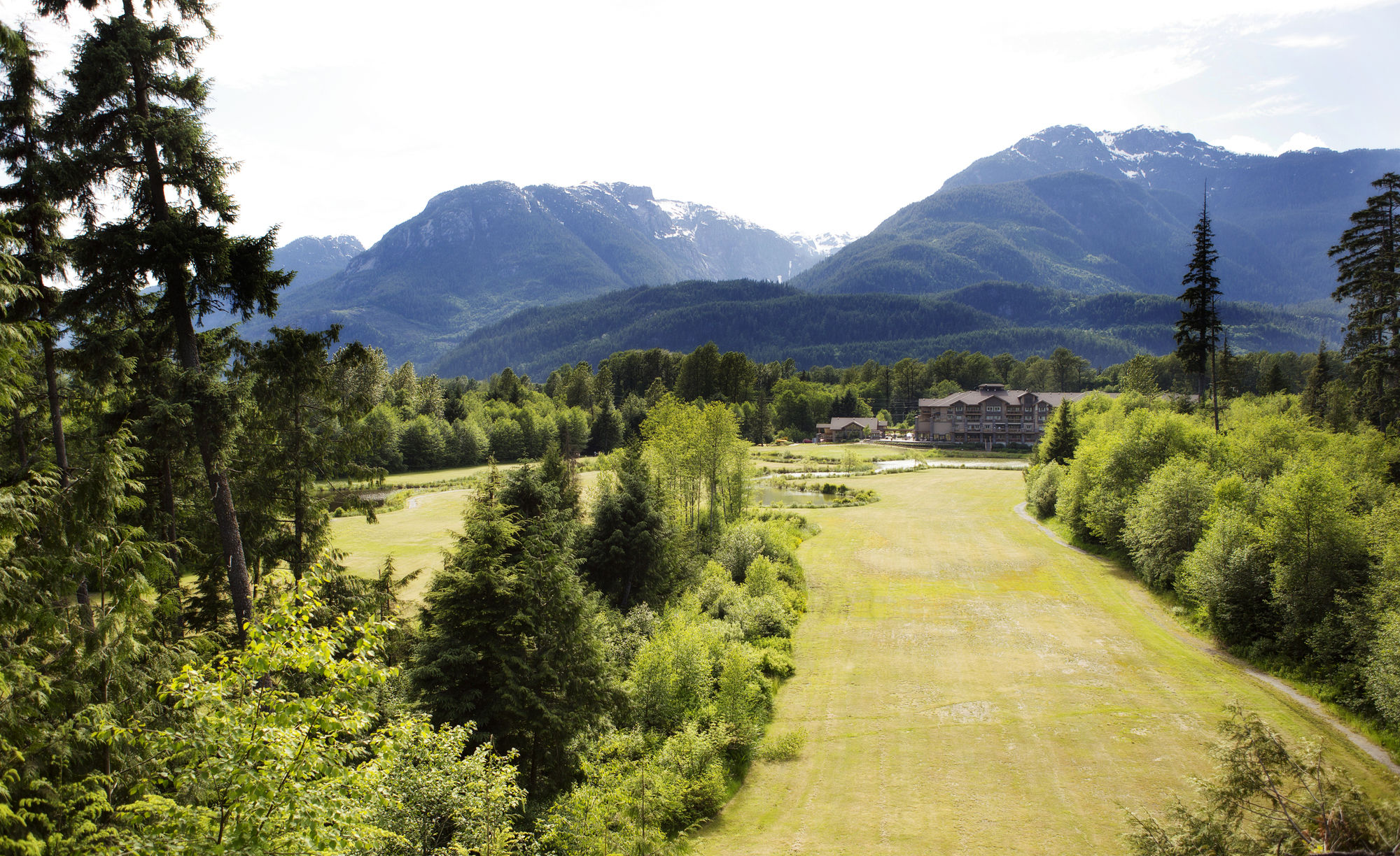 Фото Executive Suites Hotel & Resort, Squamish