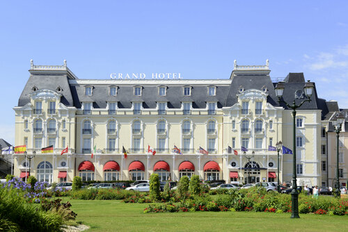 Гостиница Le Grand Hôtel de Cabourg - Mgallery Collection в Кабуре