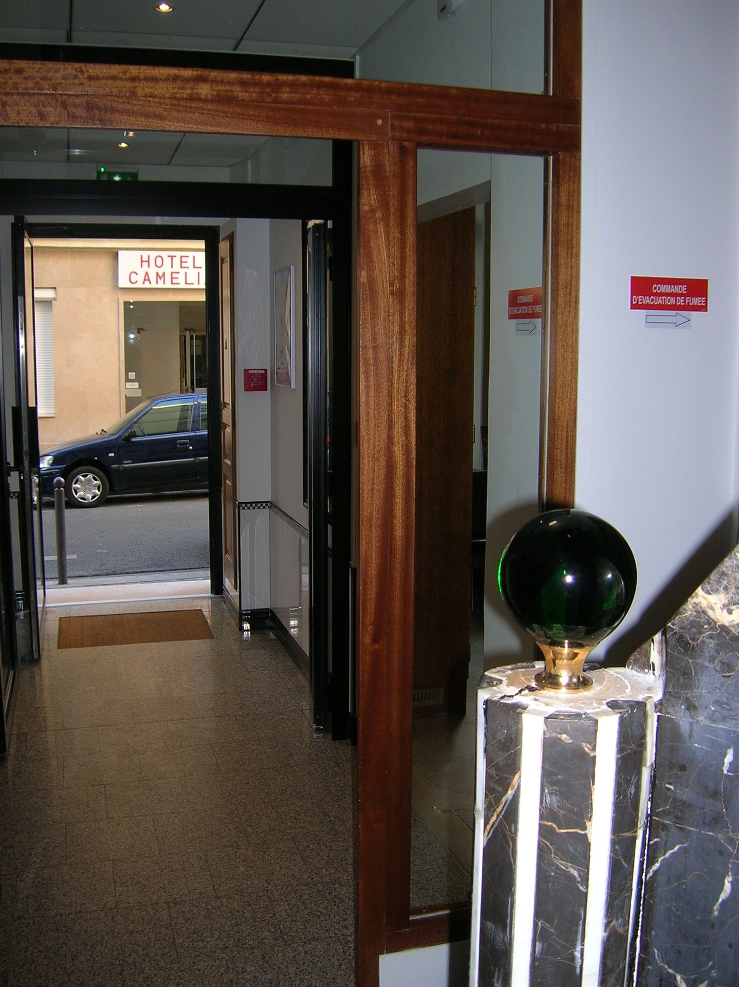 Фото Hotel Darcet Paris