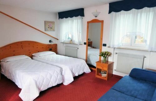 Внешний вид отеля Hotel Everest в Тренто, фото 5