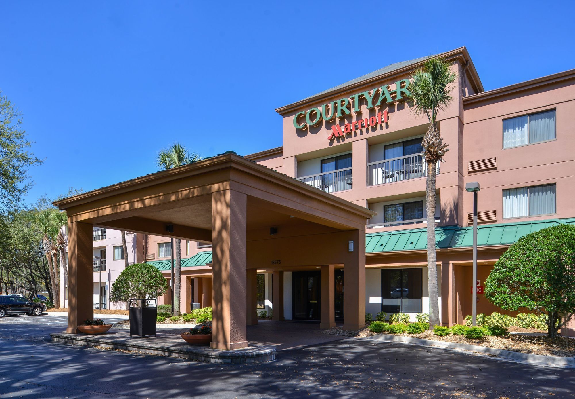 Фото Courtyard by Marriott Tampa North/I-75 Fletcher