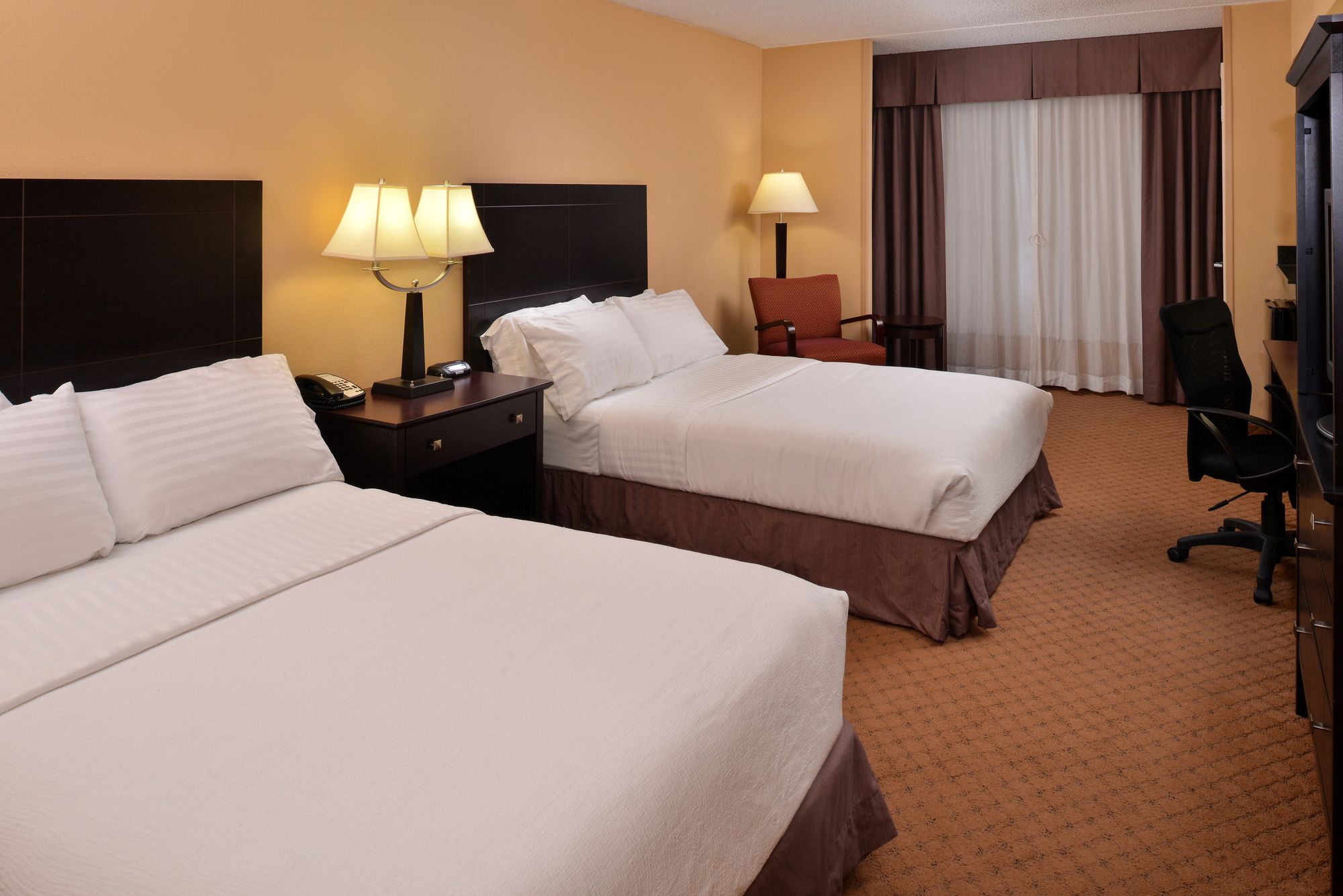 Фото Holiday Inn Martinsburg, an Ihg Hotel