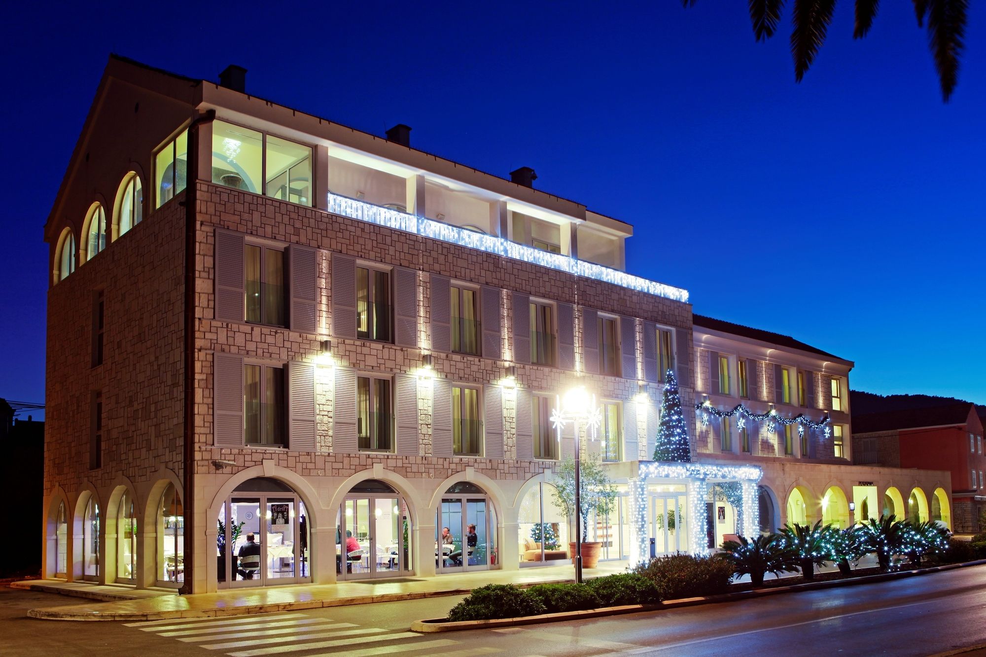 Фото отеля 2