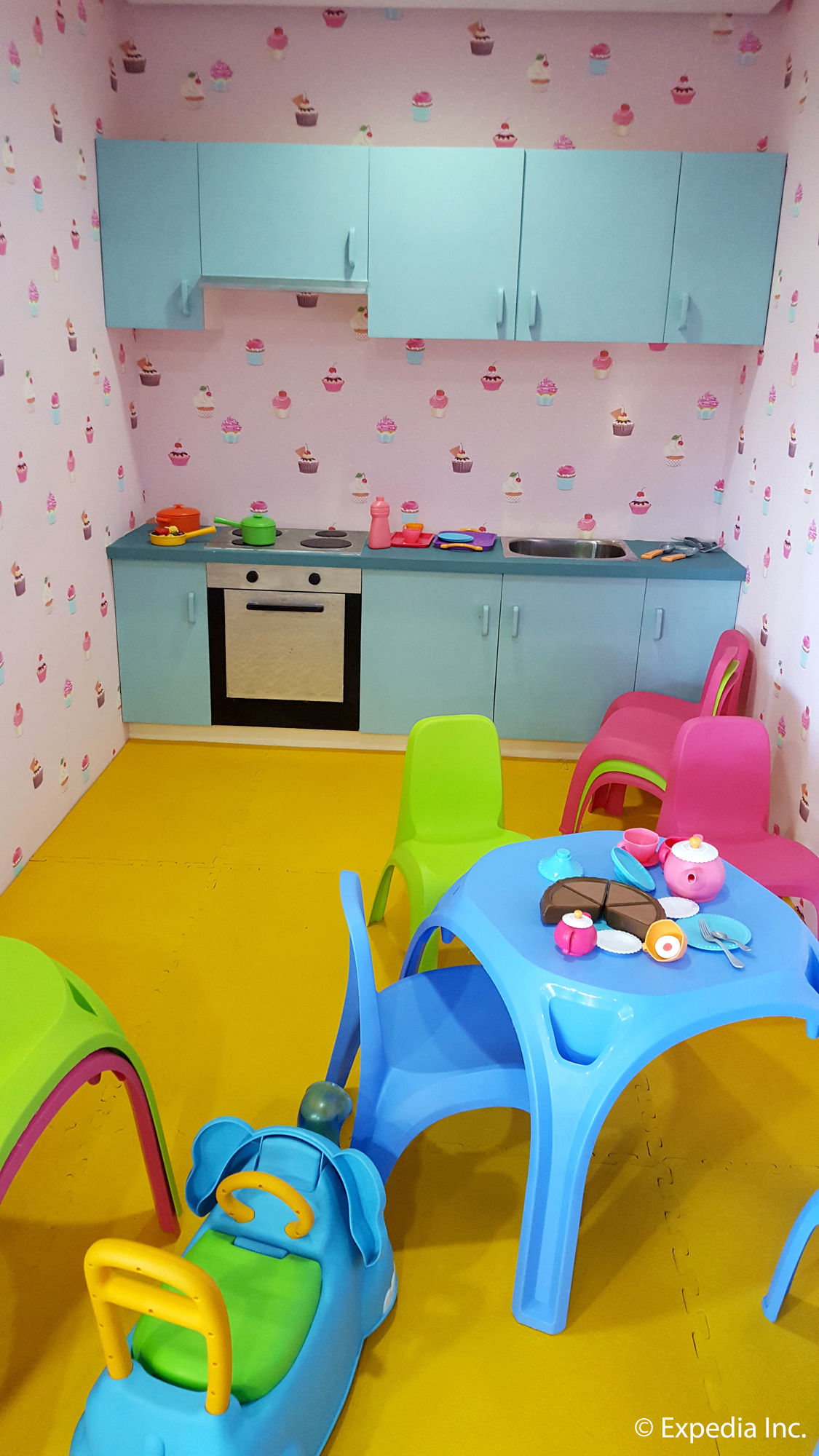 Фото Newtown Plaza Hotel