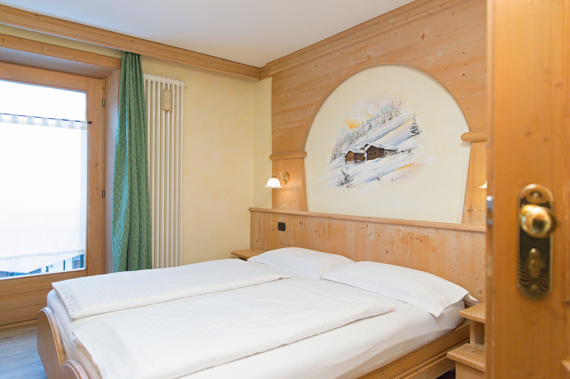 Фото Hotel Crosal