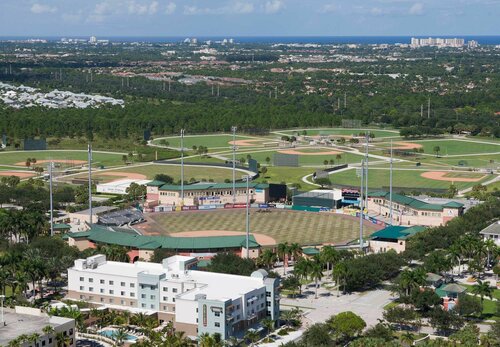 Гостиница Courtyard Palm Beach Jupiter в Палм-Бич-Гарденз