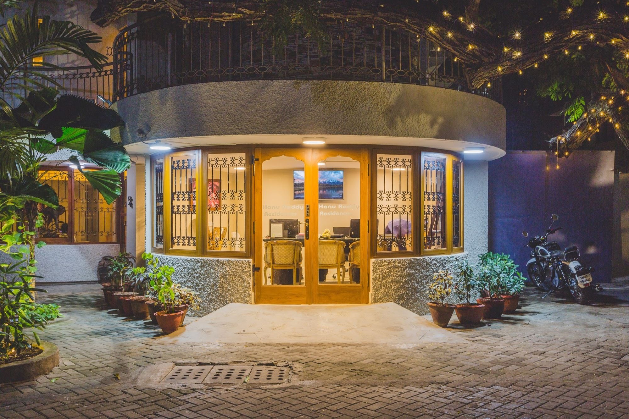 Фото Hanu Reddy Residences Poes Garden