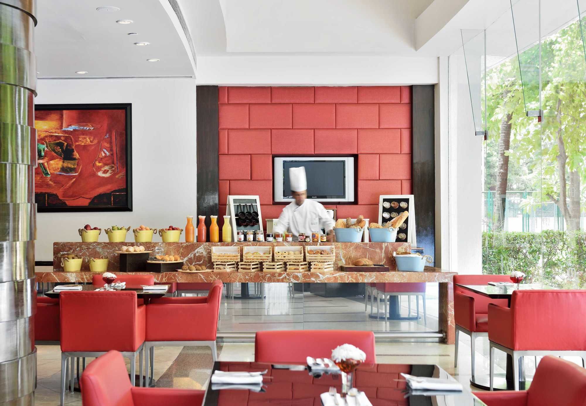 Фото Lakeside Chalet - Mumbai, Marriott Executive Apartments