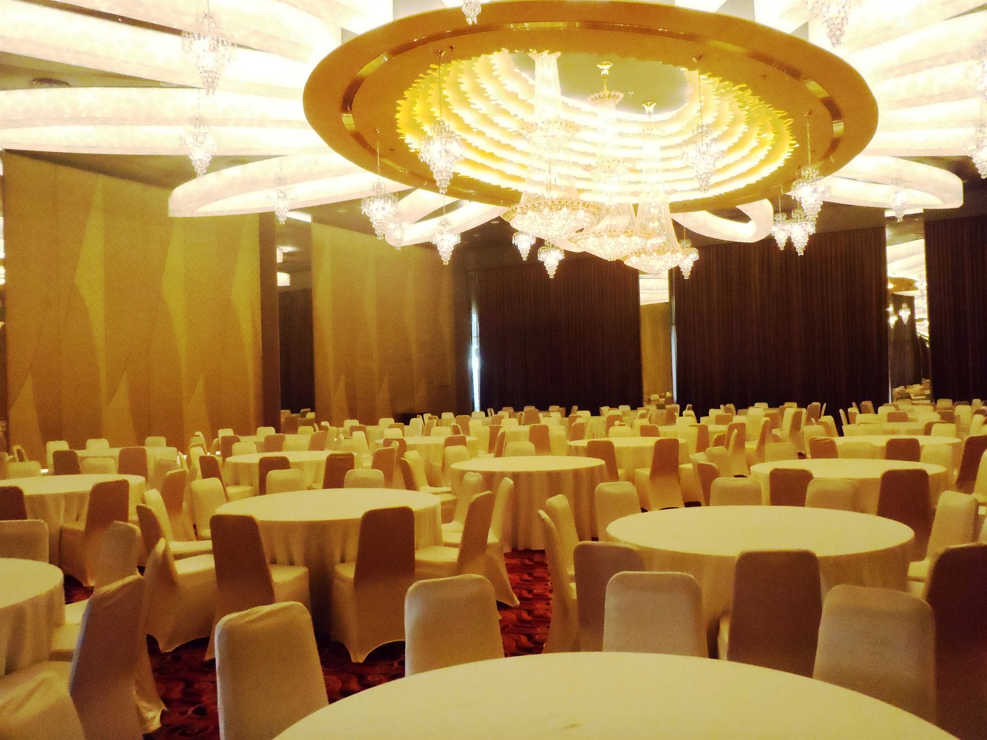 Фото Quest Hotel Simpang Lima - Semarang by Aston