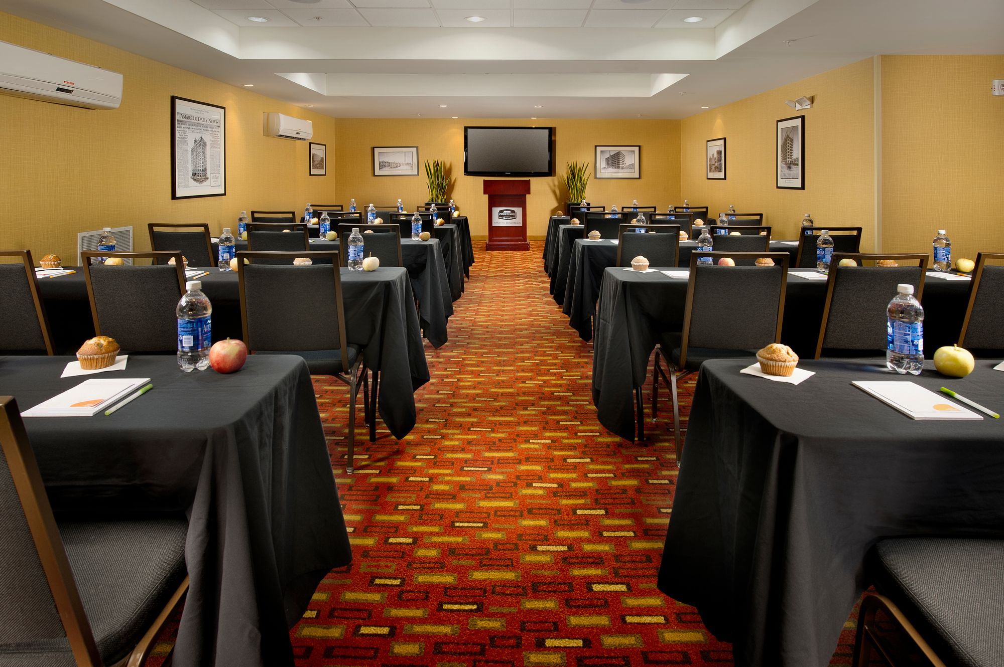 Фото Courtyard by Marriott Amarillo Downtown