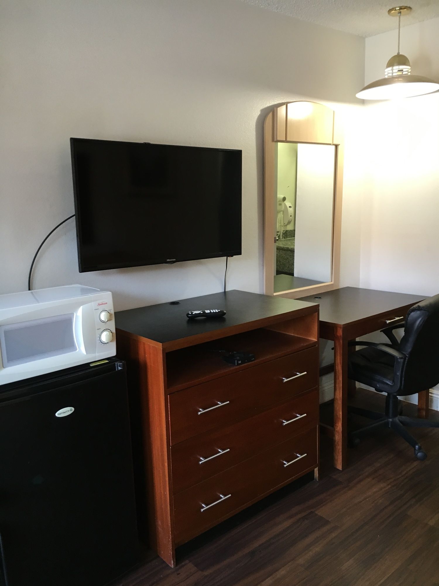 Фото Riverside Inn & Suites