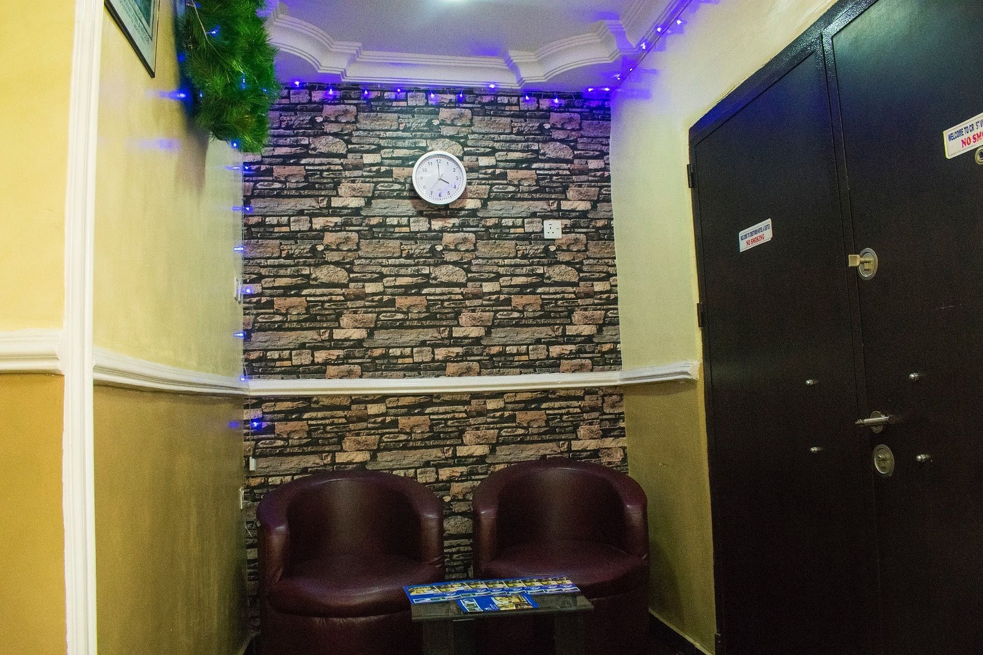 Фото Crestview Hotel & Suites